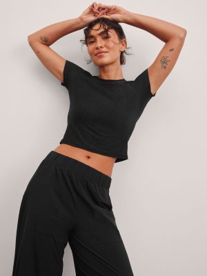 Featherweight Cropped Tee