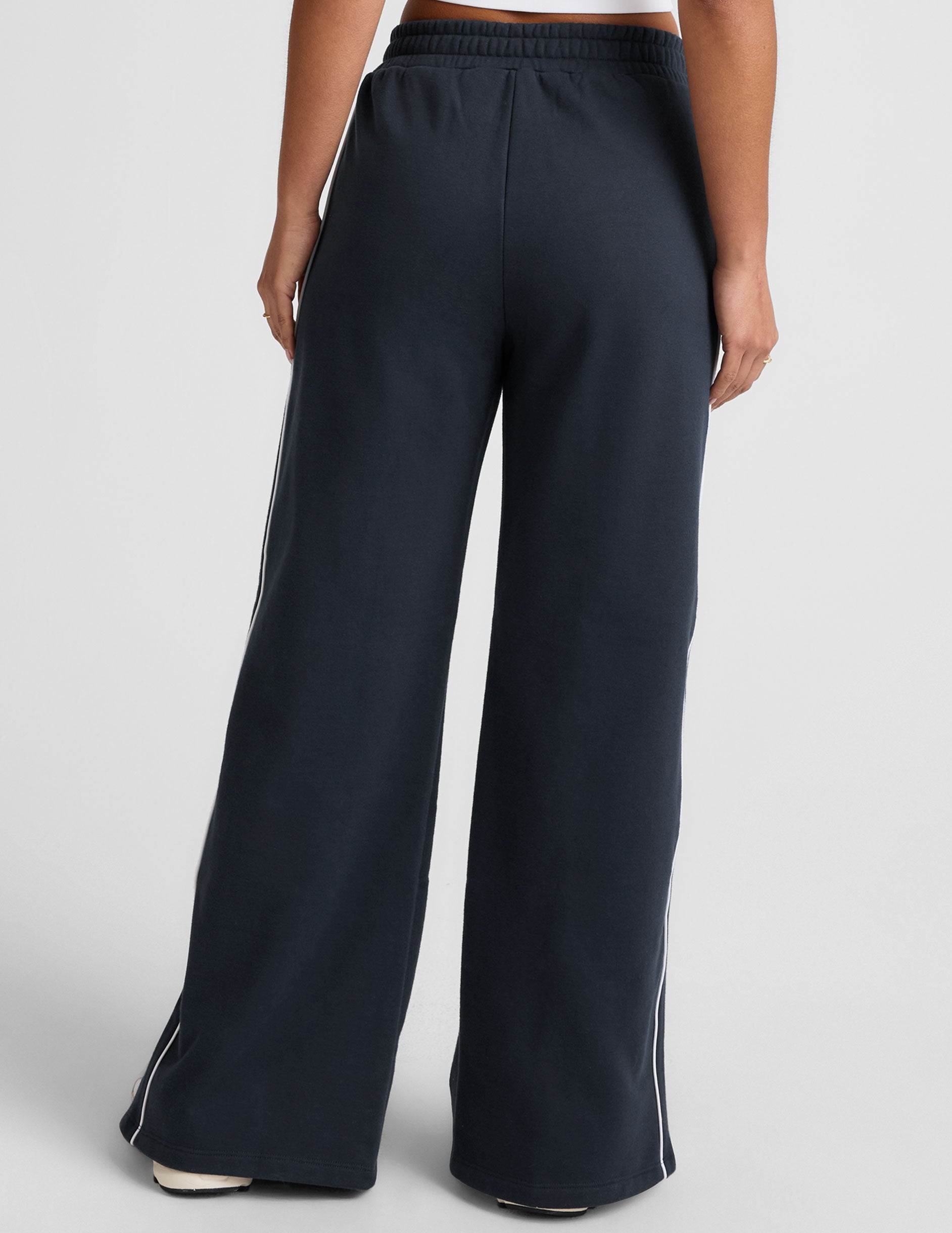 LuxeFleece Piper Wide Leg Pant - Image 4